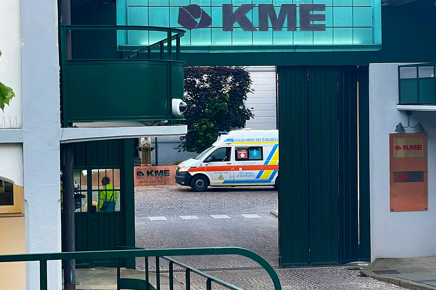L'ingresso dell'azienda della Kme (Foto Borghesi)