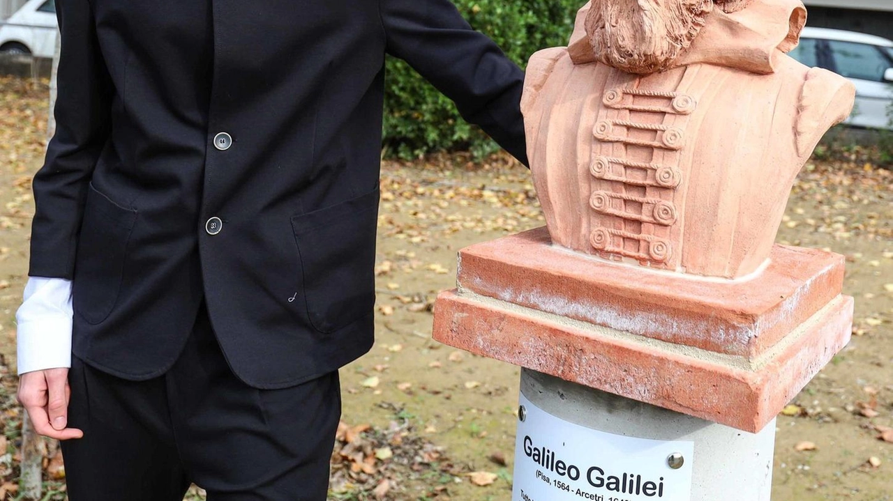 Un momento dell’evento di inaugurazione del parco dedicato ai filosofi con una cinquantina di statue che rappresentano i più grandi pensatori (foto archivio Fotocronache Germogli)