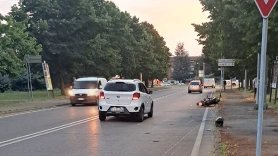 L'incidente accaduto in via Colombo: c'è stato lo scontro fra due moto