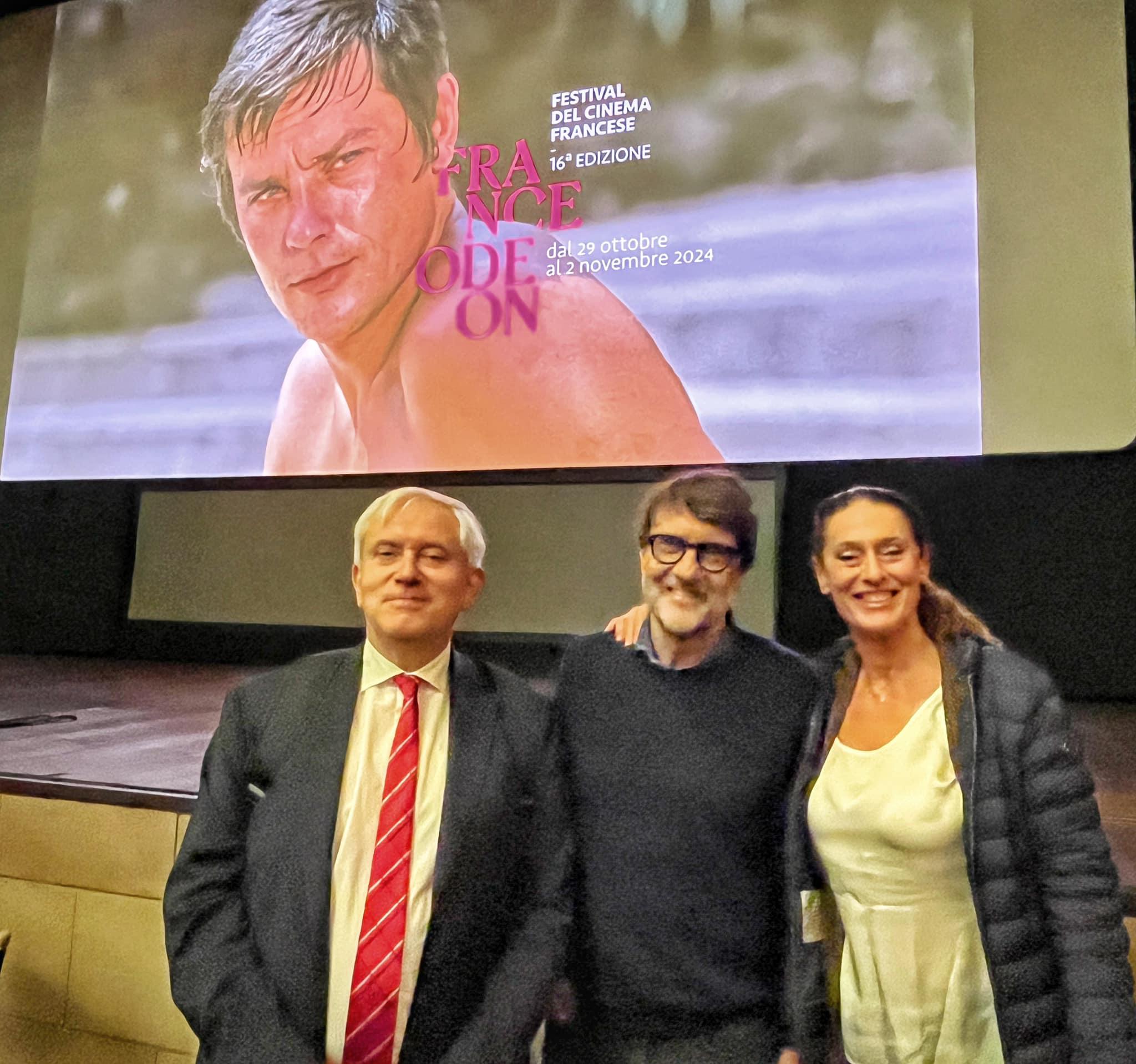 https://www.lanazione.it/image-service/view/acePublic/alias/contentid/OGM0NWJhMGEtZjE3Yi00/0/l-omaggio-a-alain-delon-con-la-proiezione-del-film-la-piscine-in-lingua-originale.jpeg