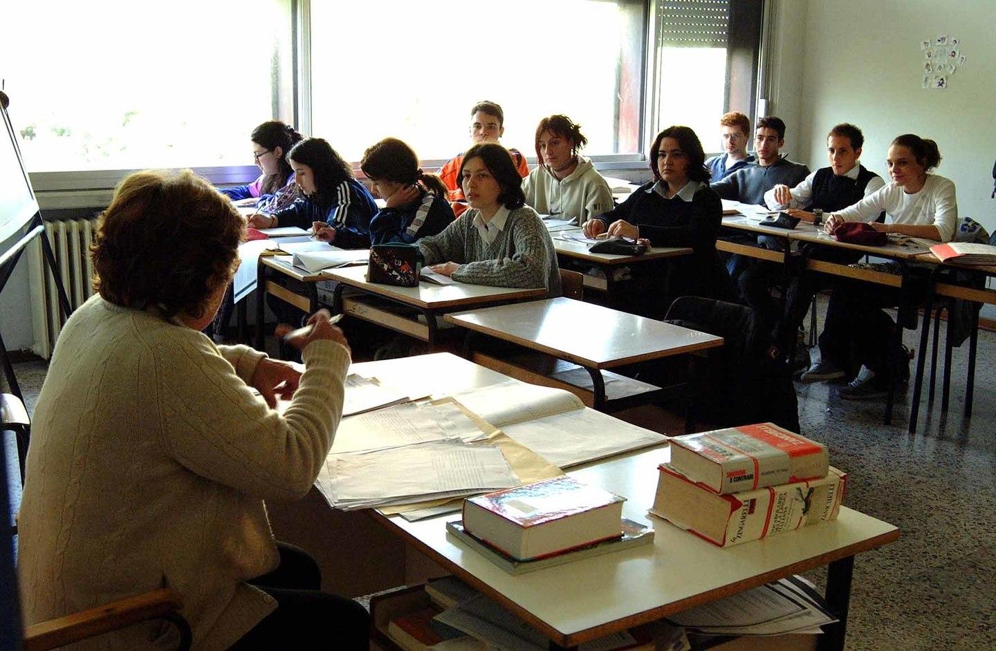 Si cercano docenti. Dalla scuola dell’infanzia alle secondarie superiori. Centinaia di posti vacanti