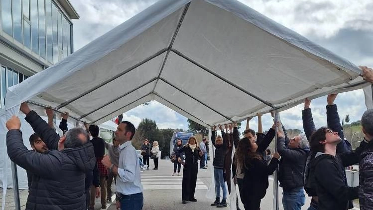 Venerdì nuova riunione del tavolo al ministero: all’ordine del giorno incentivi e uscite volontarie. Le parti sociali frenano. Intanto continua la mobilitazione e al presidio arrivano altri gazebo.