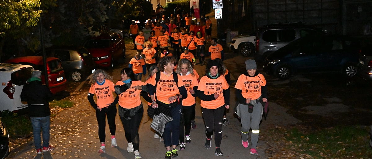 L’allenamento podistico collettivo speciale nella giornata contro la violenza sulle donne, evento benefico collegato al festival “Eredità delle donne”