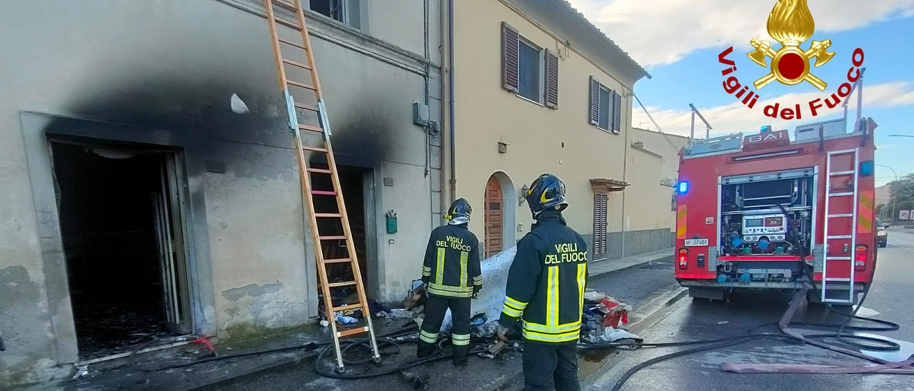 Cascina, incendio distrugge abitazione sulla Tosco Romagnola