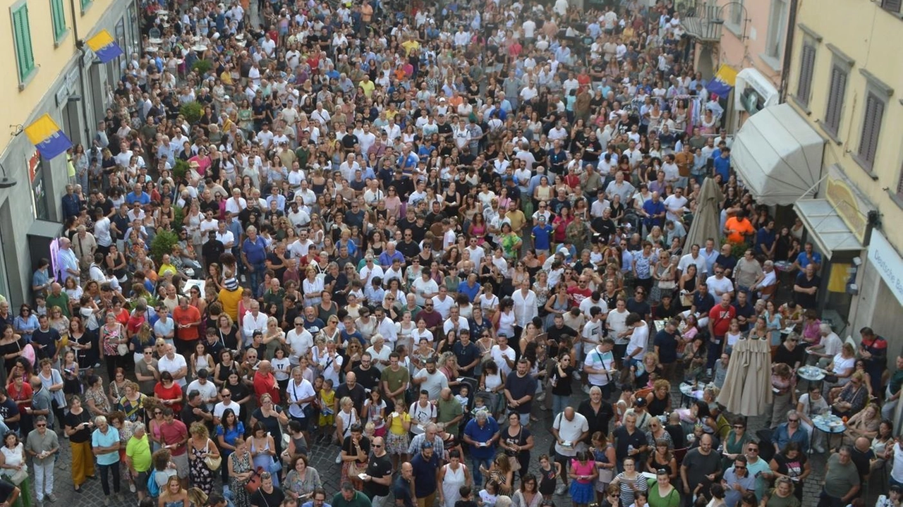 In tantissimi in piazza per la tradizionale tombola