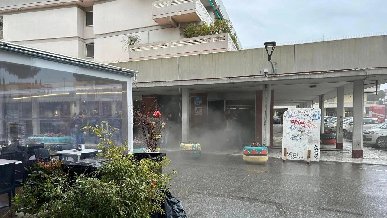 Incendio, nella mattinata del 9 febbraio, all'interno del negozio 'Nautica Forza 7'