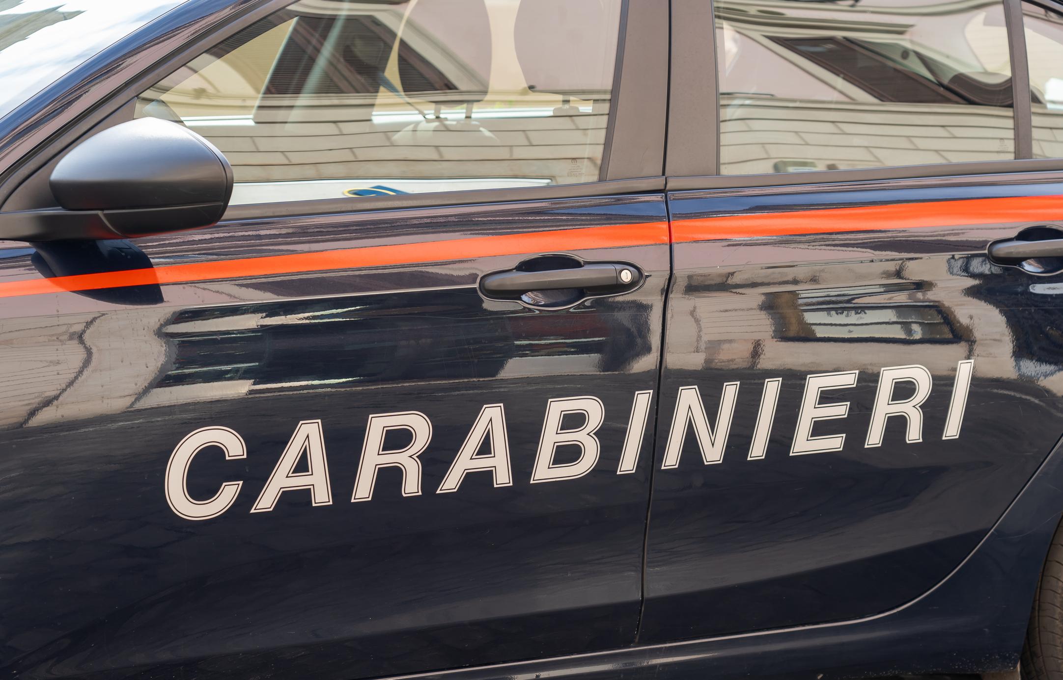 https://www.lanazione.it/image-service/view/acePublic/alias/contentid/OGNjM2ExYzctMzVjZS00/0/carabinieri-foto-di-repertorio.jpeg