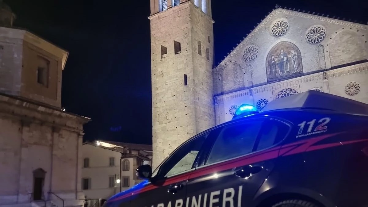 Sull’ennesimo episodio di violenza tra giovani indagano i carabinieri, a cui è stata presentata una denuncia contro ignoti