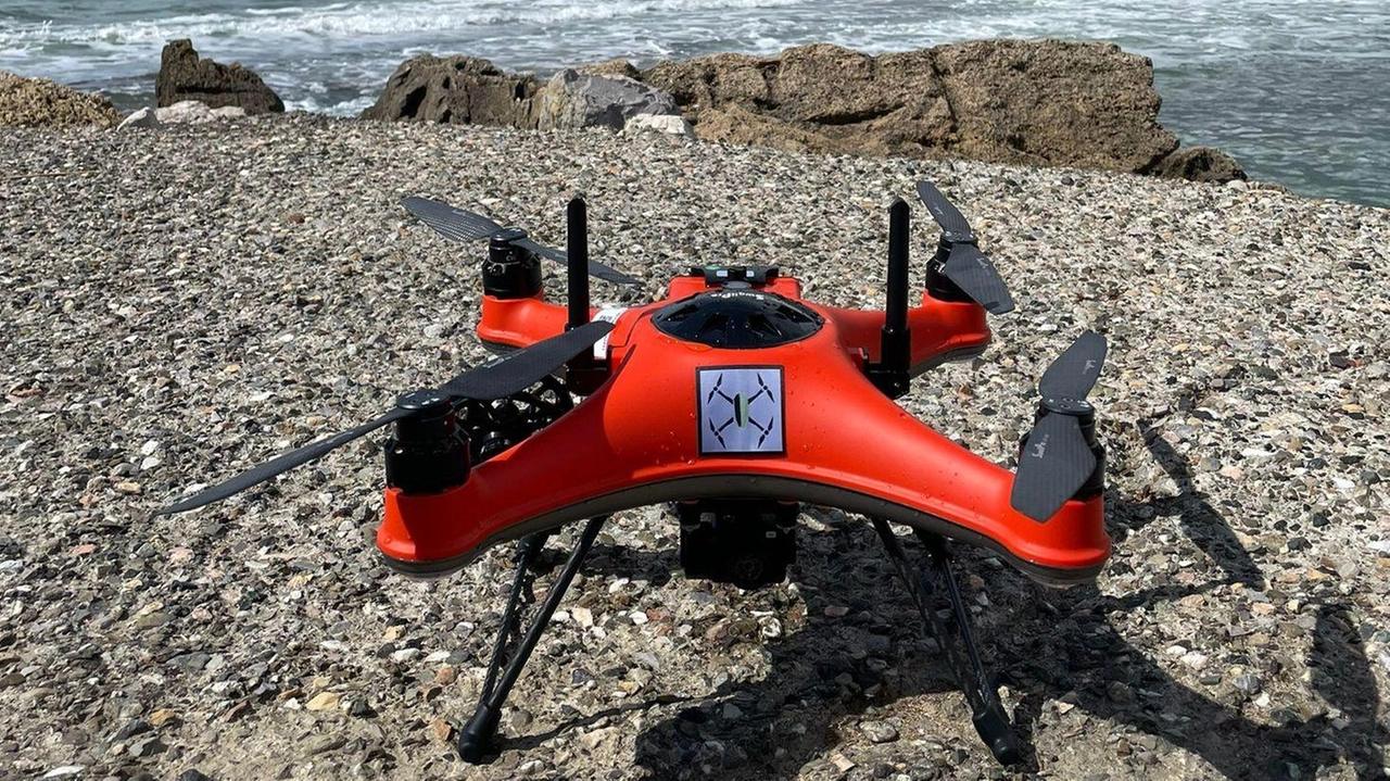 Il drone che la Human Drone Team ha sviluppato per facilitare il soccorso in mare in caso di emergenza