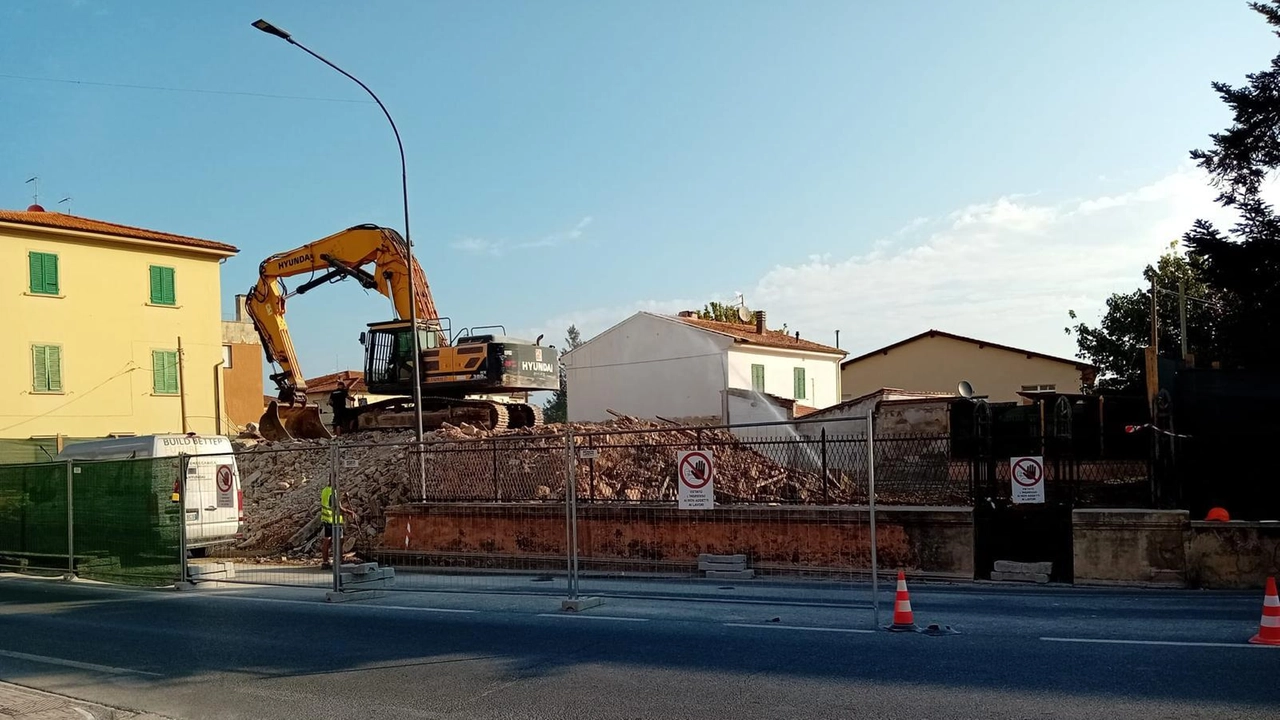 Le demolizione dell’ex scuola di Capannoli. Il progetto dell’amministrazione comunale non piace al gruppo Noi per Capannoli