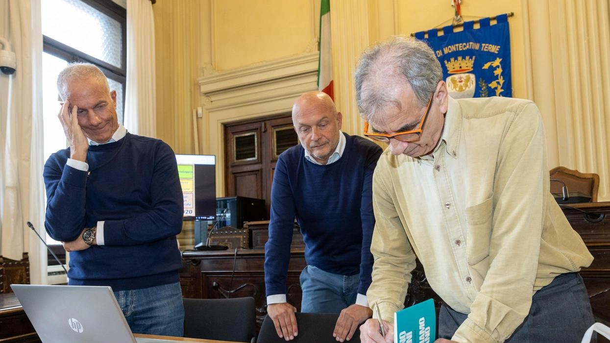 Un momento della conferenza stampa di presentazione dell’adesione alla rete «Rifiuti Zero» da parte del Comune di Montecatini