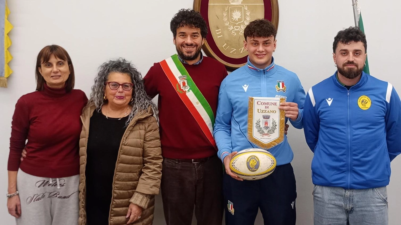 In foto Samuele Della Ragione nel momento della premiazione