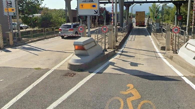 L’ingresso sull’autostrada A11 Firenze–Mare al casello di Capannori