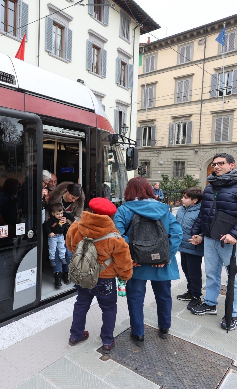 Firenze, il ’tram’ dentro le mura dopo 70 anni