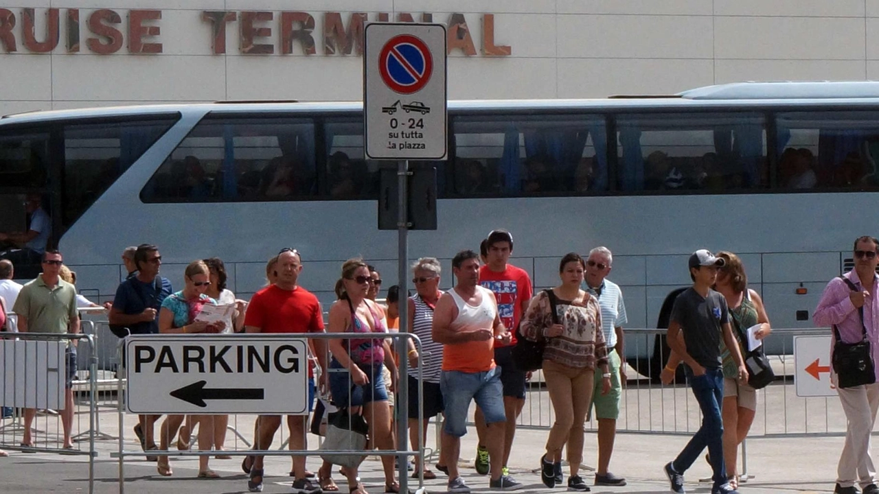 Una prima analisi dei dati da Federalberghi e Consorzio Welcome to La Spezia "Il maltempo ha inciso a giugno. Limitare le strutture non professionali".