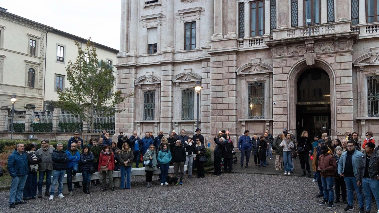 Passi verso la sicurezza. Oltre 200 alla camminata contro la violenza in città