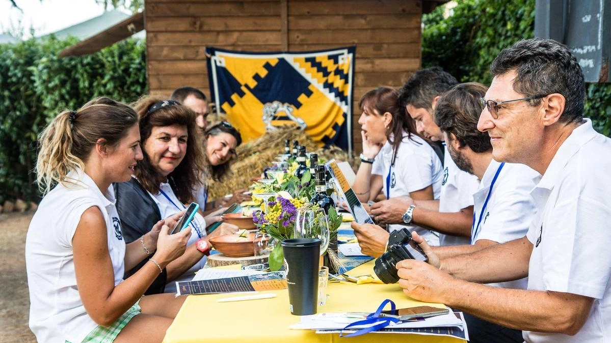 Sta crescendo la partecipazione alle cene che si svolgono in contrada prima del Bravìo