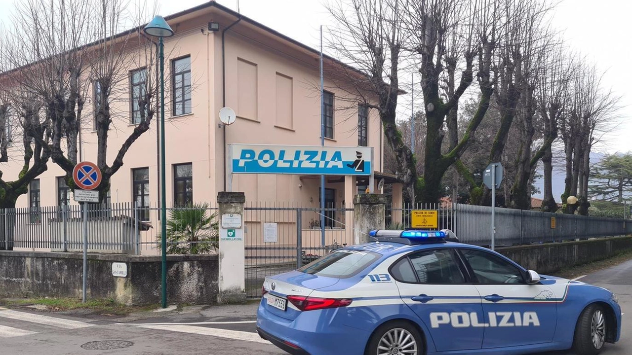 Al termine di una serata assai movimentata, la polizia di Vittoria Apuana ha denunciato un cittadino russo di 34 anni per atti osceni in luogo pubblico