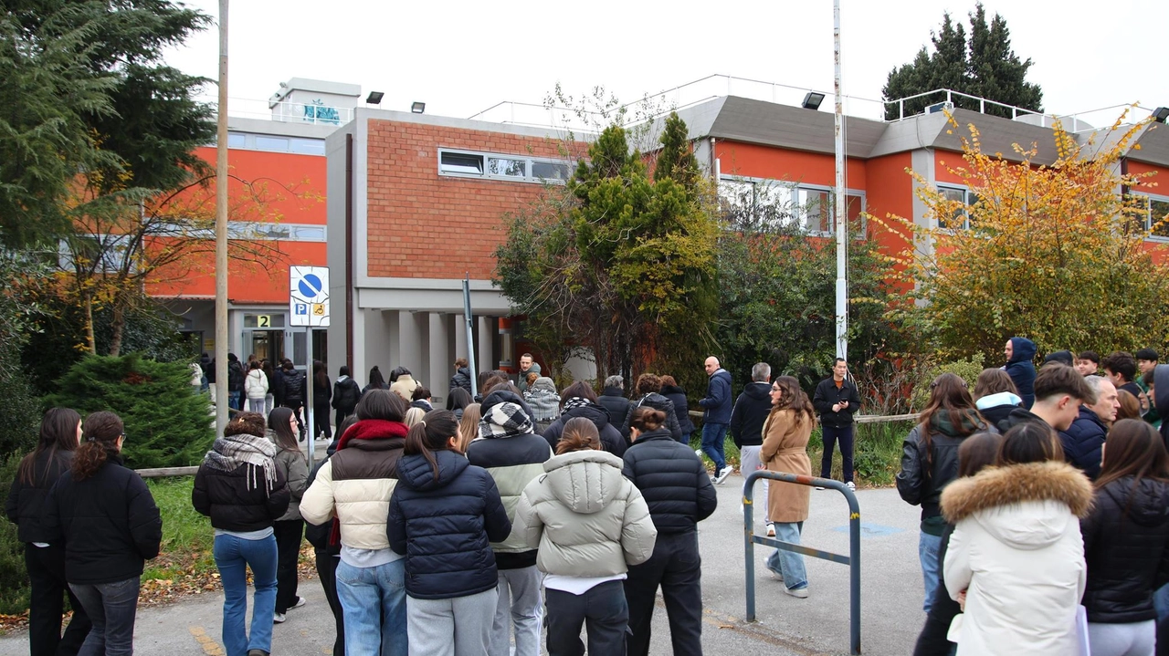 Scuola, cantiere a rischio. La decisione del preside: "Non consegno gli spazi"