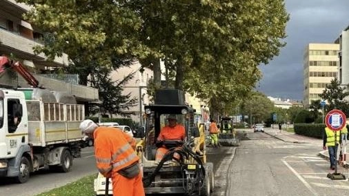 Maxi piano per asfaltare le strade. A fine mese tocca a via Calamandrei