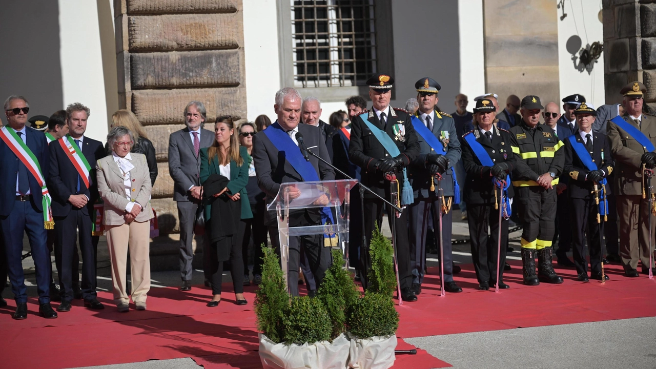 Il prefetto Scaduto: “Omaggio anche a chi si spende nella professione“. Corona d’alloro al monumento di Piazzale Verdi “Faro della vittoria“.