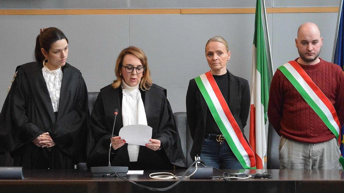 La decisione della corte guidata da Loprete: 9 anni e 4 mesi per l’omicidio e 8 mesi per aver detenuto la pistola illegalmente. Li sconterà ai domiciliari.