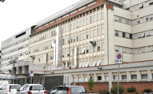 Grosseto, aggressione al Pronto soccorso: si scaglia contro i medici e poi picchia due carabinieri