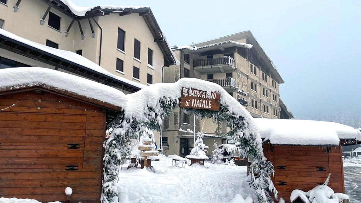 La piazza dell’Abetone ricoperta di neve: uno spettacolo molto atteso