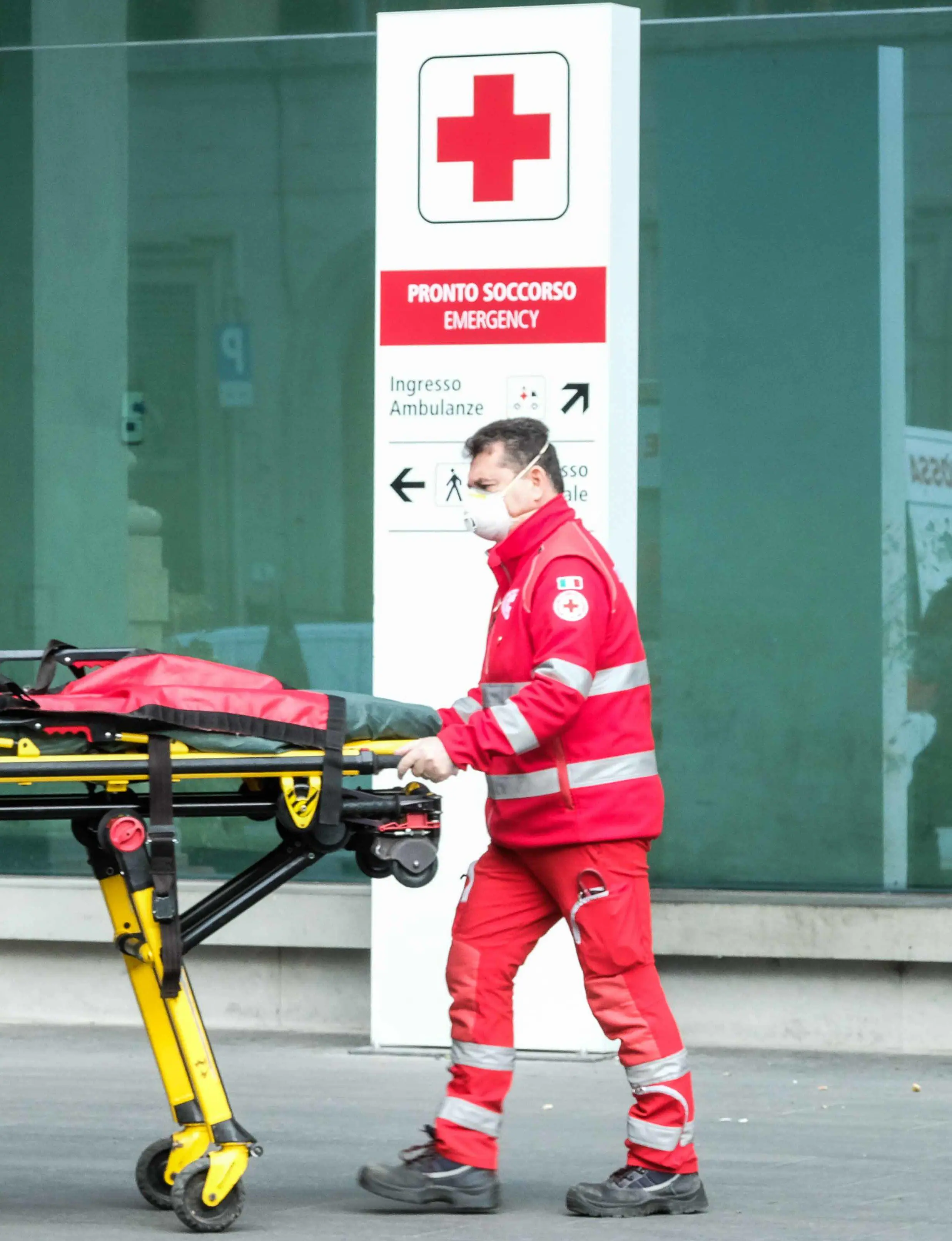 Firenze, ferito alla schiena con un’arma da taglio nella calca dei festeggiamenti