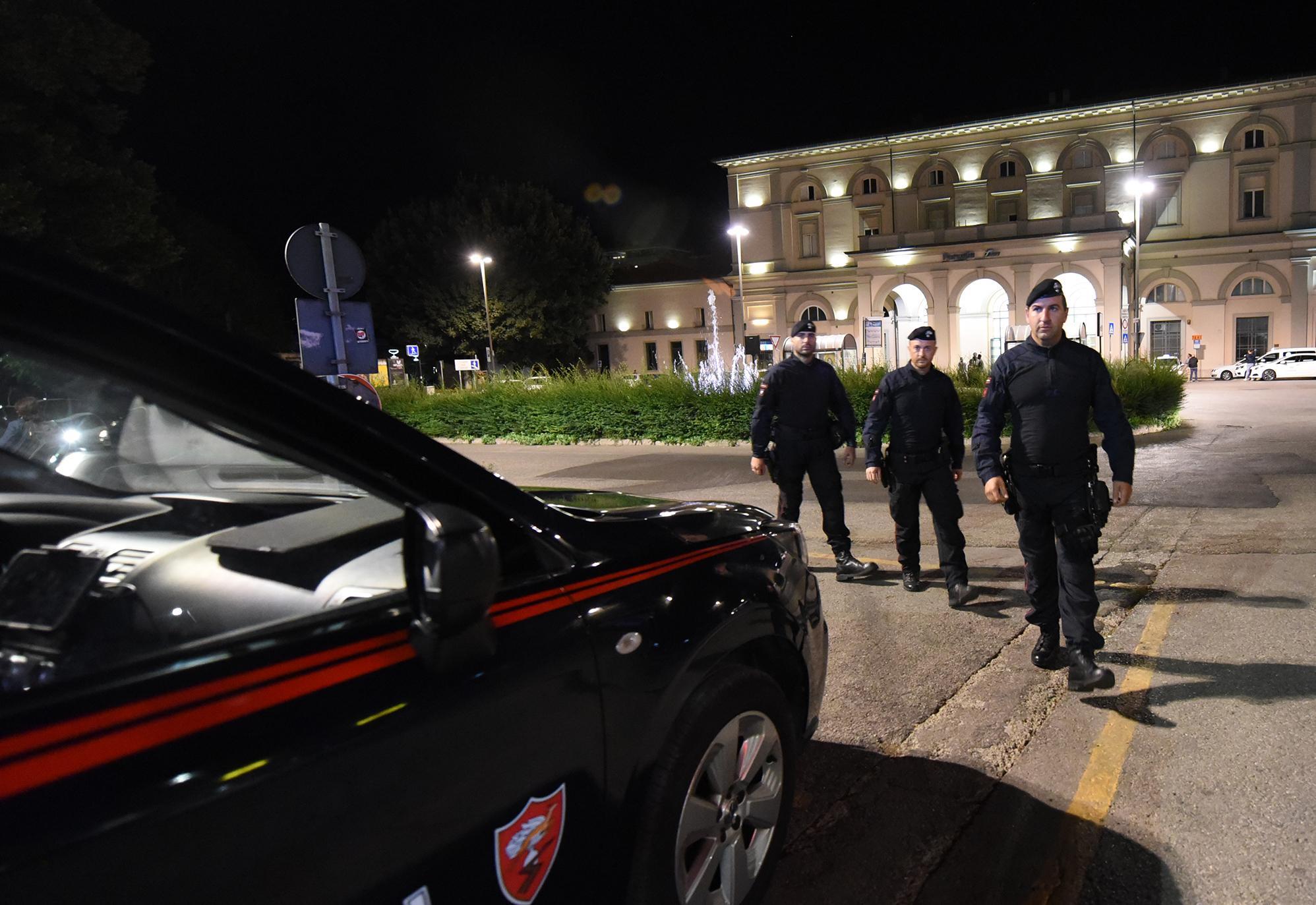 Zona stazione, la criminalità avanza. Commessa rapinata e molestata. Sale la rabbia di tutto il quartiere