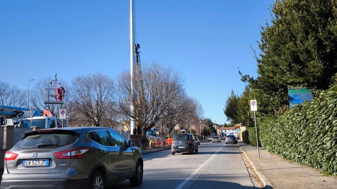 "No all’antenna vicina al campo di calcio"