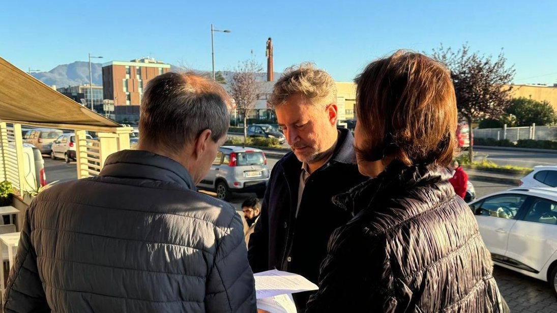 Primo appuntamento del sindaco Mario Pardini che incontrerà i cittadini nel contesto informale di un caffè al bar (foto Alcide)