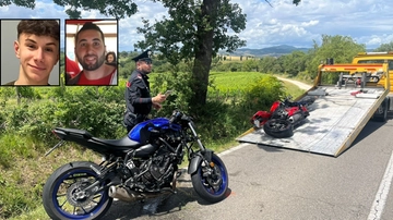 Scontro tra moto: muoiono due giovani. La sindaca: “Più controlli”