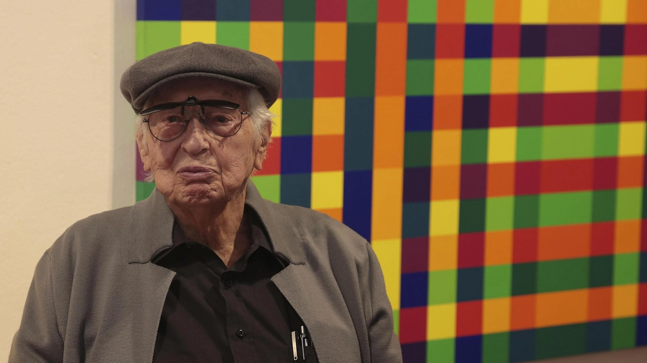 Lo scultore e pittore argentino Julio Le Parc espone a Siena