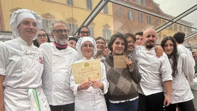 Gli studenti dell’Artusi conla prof Ruggia abbracciano lo chef Bottura