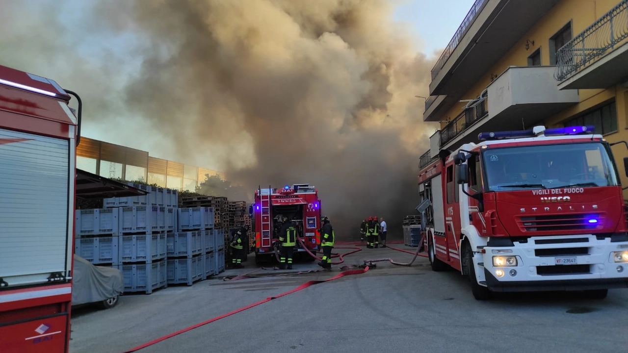 L'incendio all'oleificio di Altopascio