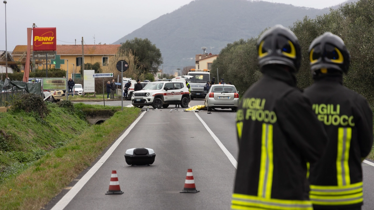 L’incidente lunedì poco prima delle 12 in via Lenin a San Giuliano Terme (foto Del Punta per Valtriani)