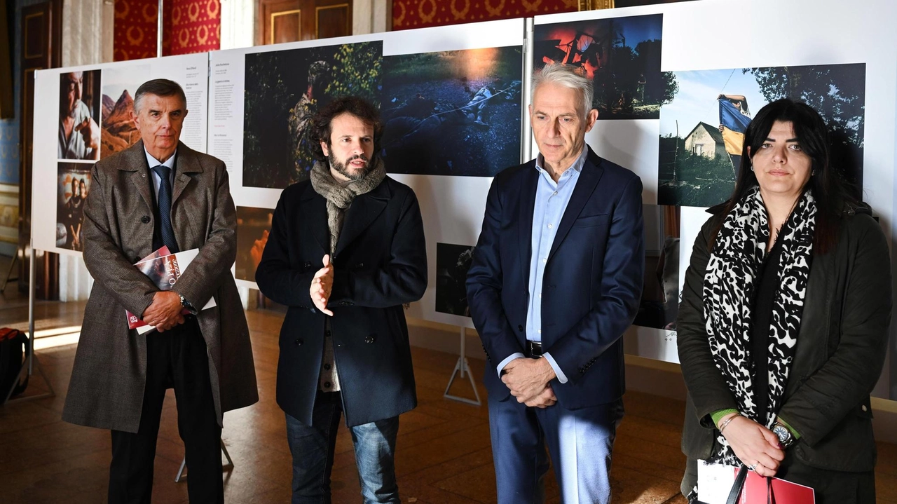 L’inaugurazione a Palazzo Ducale che ospita anche le immagini vincitrici del World Press Photo. Le altre esposizioni a Palazzo Guinigi e nella chiesa dei Servi. Anche talk e workshop.