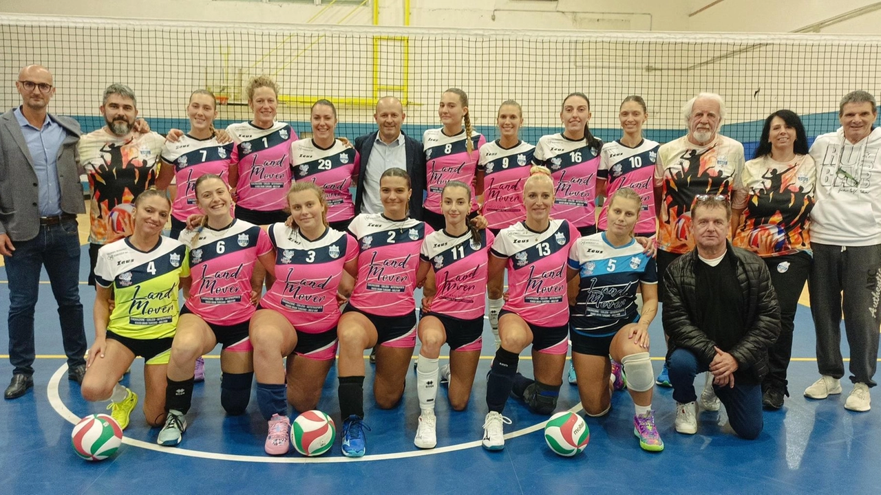 Il Volley Team Lunigiana si prepara al debutto nel campionato di serie C femminile con grande determinazione e fiducia. La squadra affronterà il Blu Volley Quarrata in una partita considerata delicata, ma si mostra pronta a dimostrare il proprio valore e a lottare per un ottimo risultato.