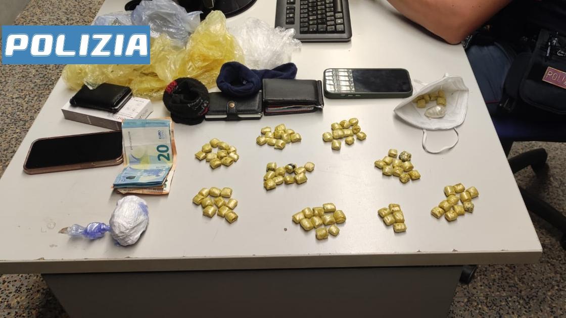 Modifica una mascherina Ffp2 per nasconderci la cocaina. Arrestato un 49enne