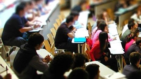 Nella foto d’archivio studenti universitari durante una lezione