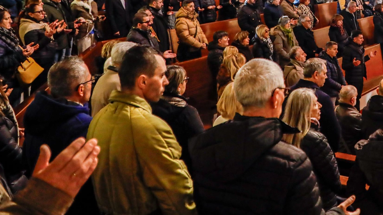 Ieri i funerali del dj scandiccese. Presente anche Marco Masini. La famiglia: "Vogliamo creare. una fondazione a suo nome".