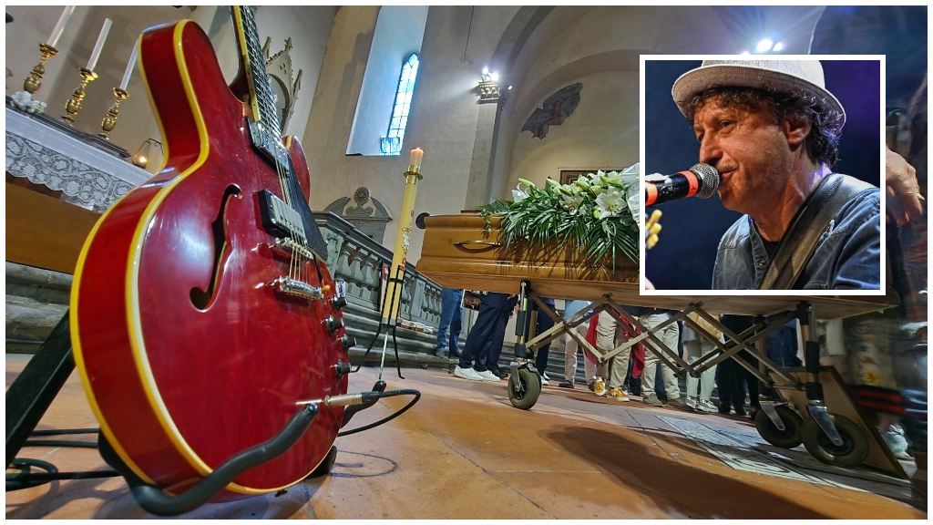 La chitarra di Nick Becattini durante il funerale. Nel riquadro il musicista