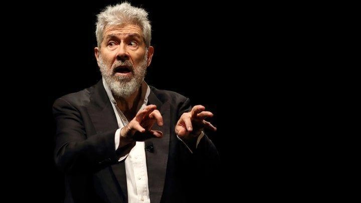 Alessandro Benvenuti sabato sarà a Capalbio, nell’Anfiteatro del Leccio, con il suo monologo show «Pillole di me» per raccontare un po’ la sua vita