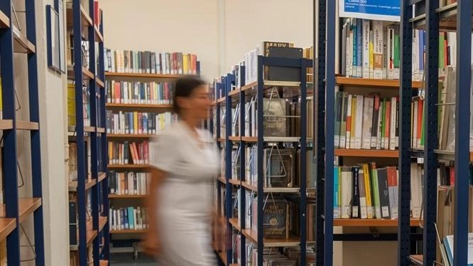 L’interno della biblioteca comunale Giampaoli di massa, in piazza Mercurio a Massa