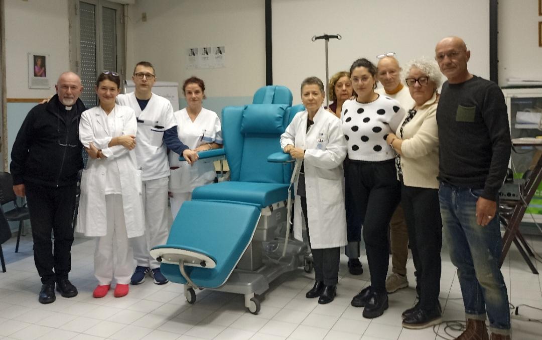 Mugello, donata una poltrona per terapia all’Oncologia dell’ospedale