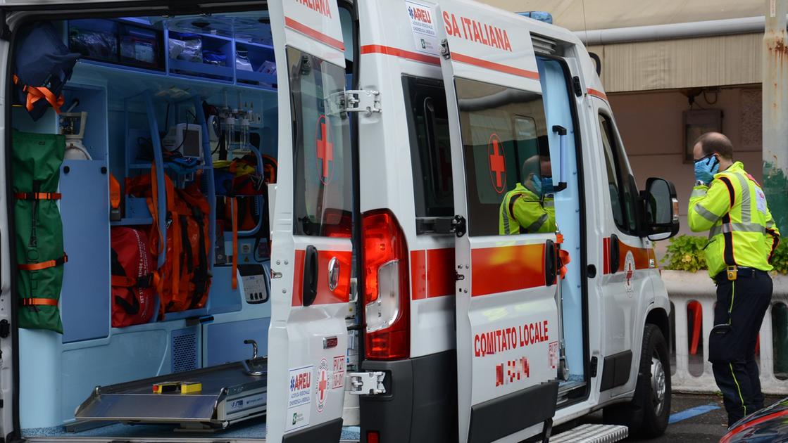 Operaio muore schiacciato da una gru. Tragedia sul lavoro a Carrara