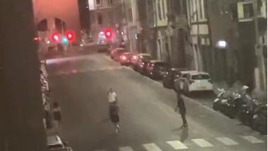 Violenta rissa a Firenze, il video choc. Ragazza picchiata e presa a schiaffi in strada