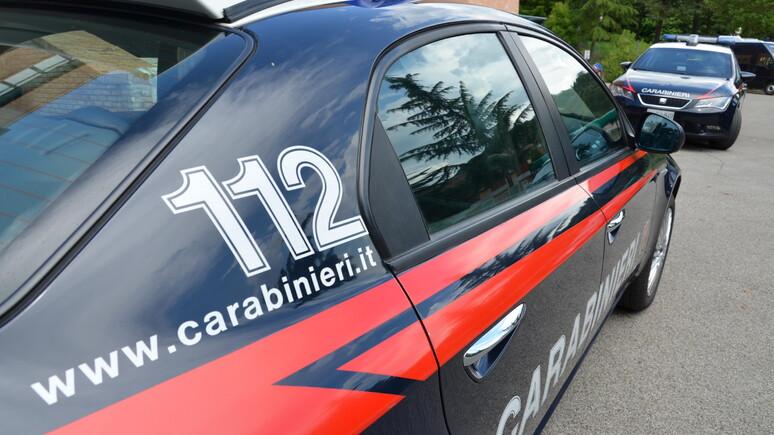 Spaccia mentre è agli arresti domiciliari, 32enne arrestato dai carabinieri