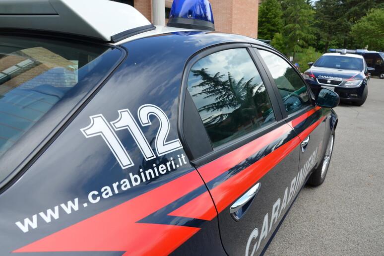 Spaccia mentre è agli arresti domiciliari, 32enne arrestato dai carabinieri